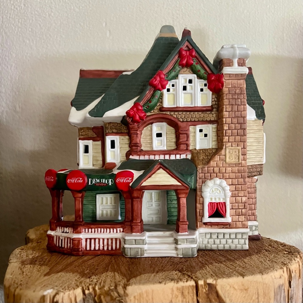Town Square Coca-Cola Holiday Village House- The Dew Drop Inn 1997